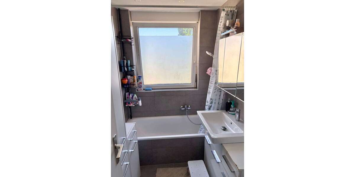 Moderne 4-Zimmer-Wohnung mit 2 Balkonen – ideal für Mitarbeitende des Mercedes-Benz-Werks - Etagenwohnung Rastatt | Angebot:26985895