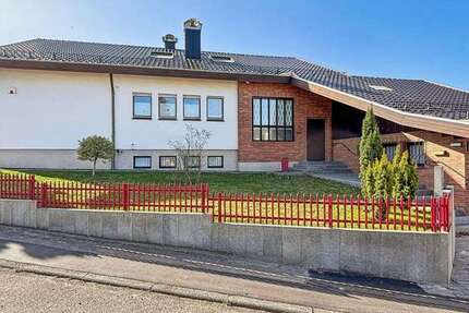 Haus Bad Herrenalb - 10 Zimmer, 260 m&sup2;, 579.000&euro; | Angebot:25789997