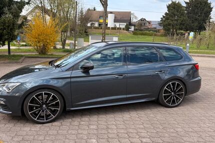 Seat Leon 48.600 km 23.500 &euro; Achern 77855
