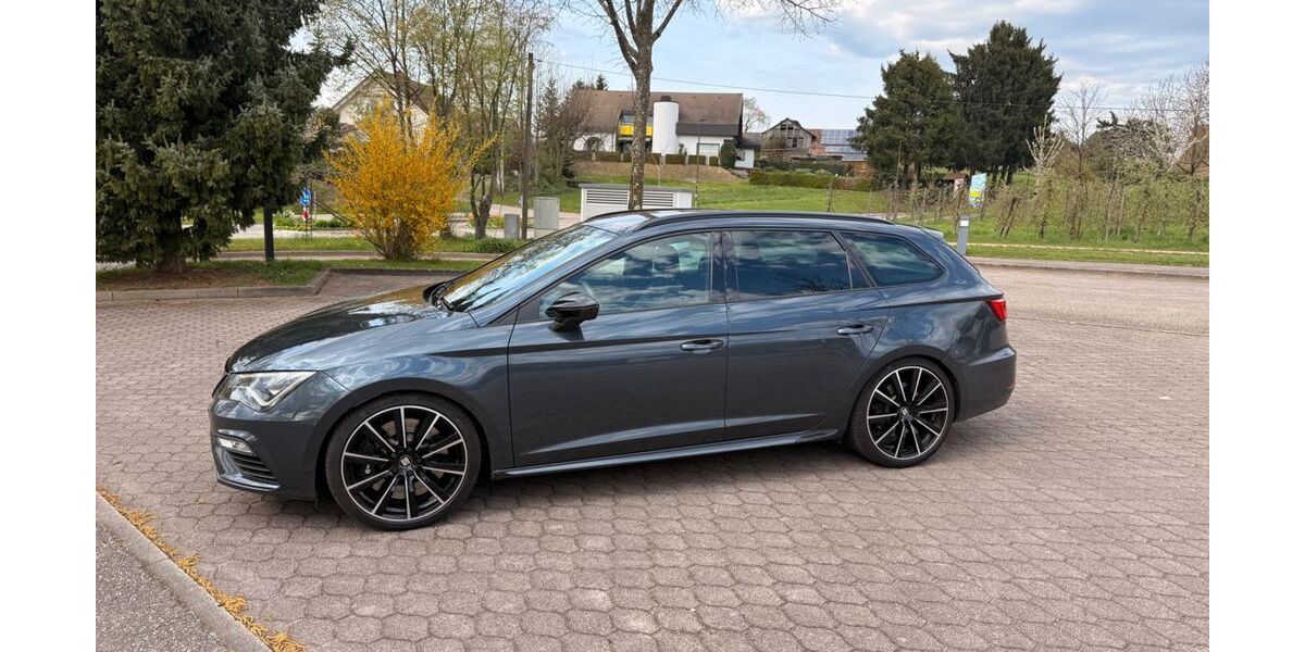Seat Leon 48.600 km 23.500 &euro; Achern 77855