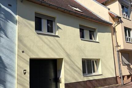 Haus Rastatt - 7 Zimmer, 280 m&sup2;, 530.000&euro; | Angebot:25794457