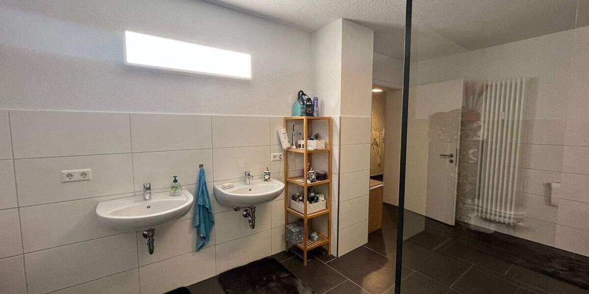 Etagenwohnung Enzklösterle Mittelenztal - 4 Zimmer, 189 m&sup2;, 349.000&euro; | Angebot:25702715