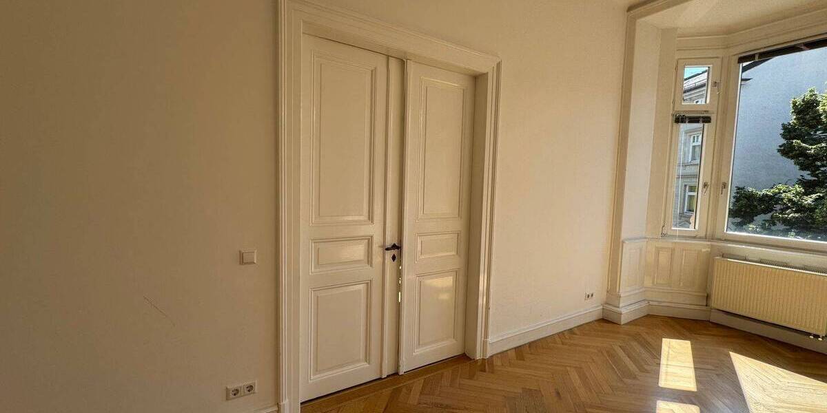 Gewerbeobjekt Baden-Baden Innenstadt - 8 Zimmer, 213 m&sup2;, 2.500&euro; | Angebot:25666700