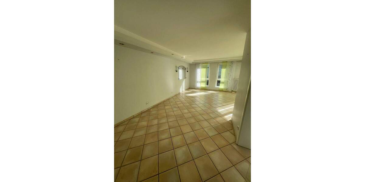 Etagenwohnung Baden-Baden Innenstadt - 3 Zimmer, 93 m&sup2;, 1.100&euro; | Angebot:25708257