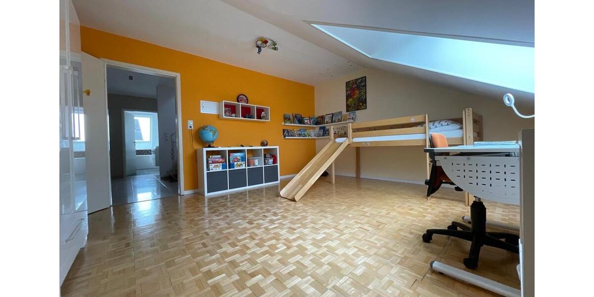 Einfamilienhaus Waldbronn - 9 Zimmer, 299 m&sup2;, 890.000&euro; | Angebot:25945592