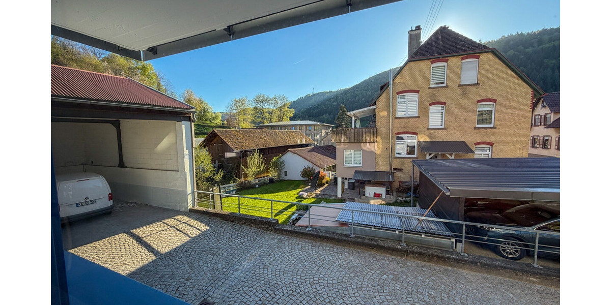 Wohnen wie im eigenen Haus – großzügige 6,5-Zimmer-Wohnung in zentraler Lage - Etagenwohnung Höfen an der Enz Höfen (Enz) | Angebot:27278658