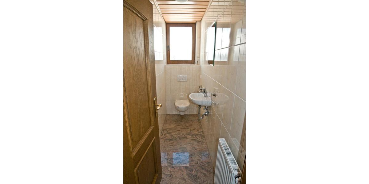 Dachgeschoßwohnung Straubenhardt - 2 Zimmer, 94 m&sup2;, 989&euro; | Angebot:25976196