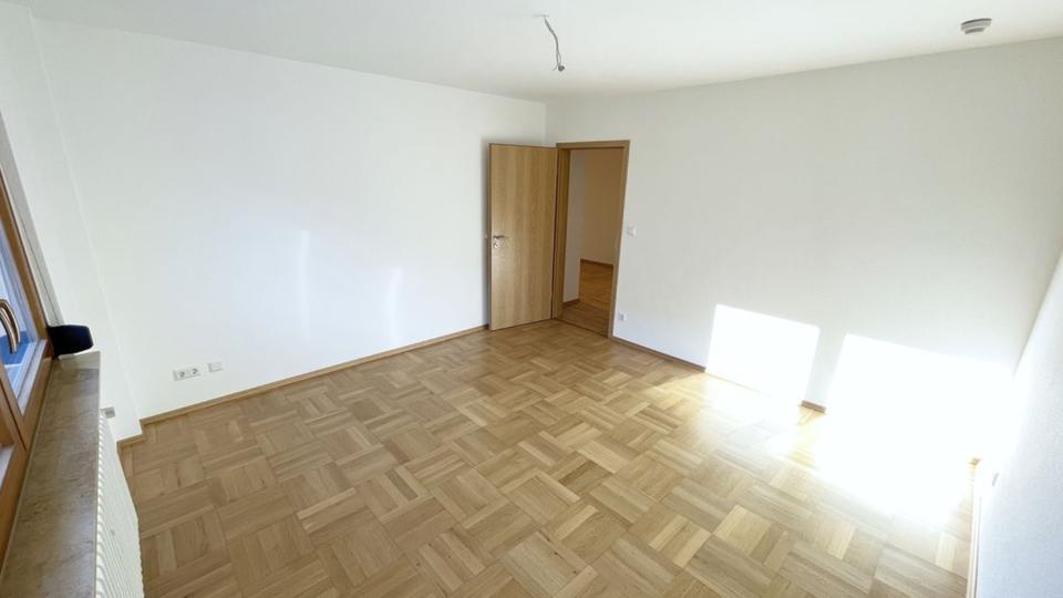 Hochparterre Höfen an der Enz - 5.5 Zimmer, 165 m&sup2;, 375.000&euro; | Angebot:24409933
