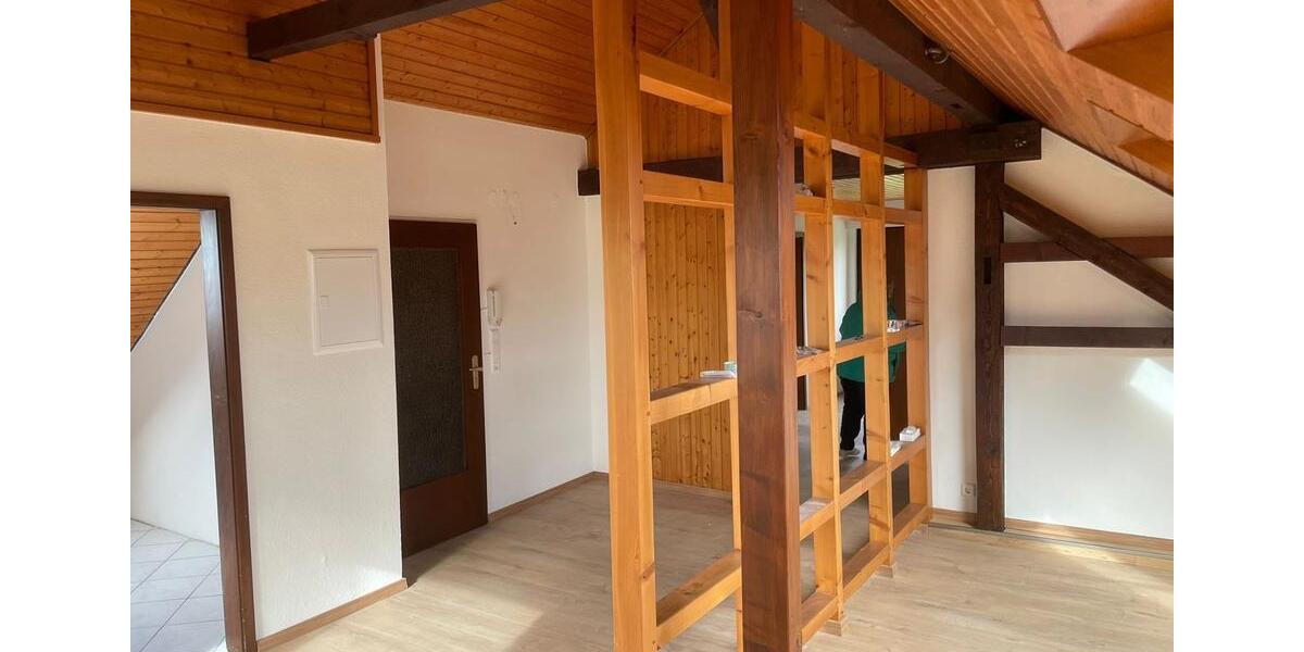Dachgeschoßwohnung Ottersweier - 2 Zimmer, 72 m&sup2;, 850&euro; | Angebot:25870573