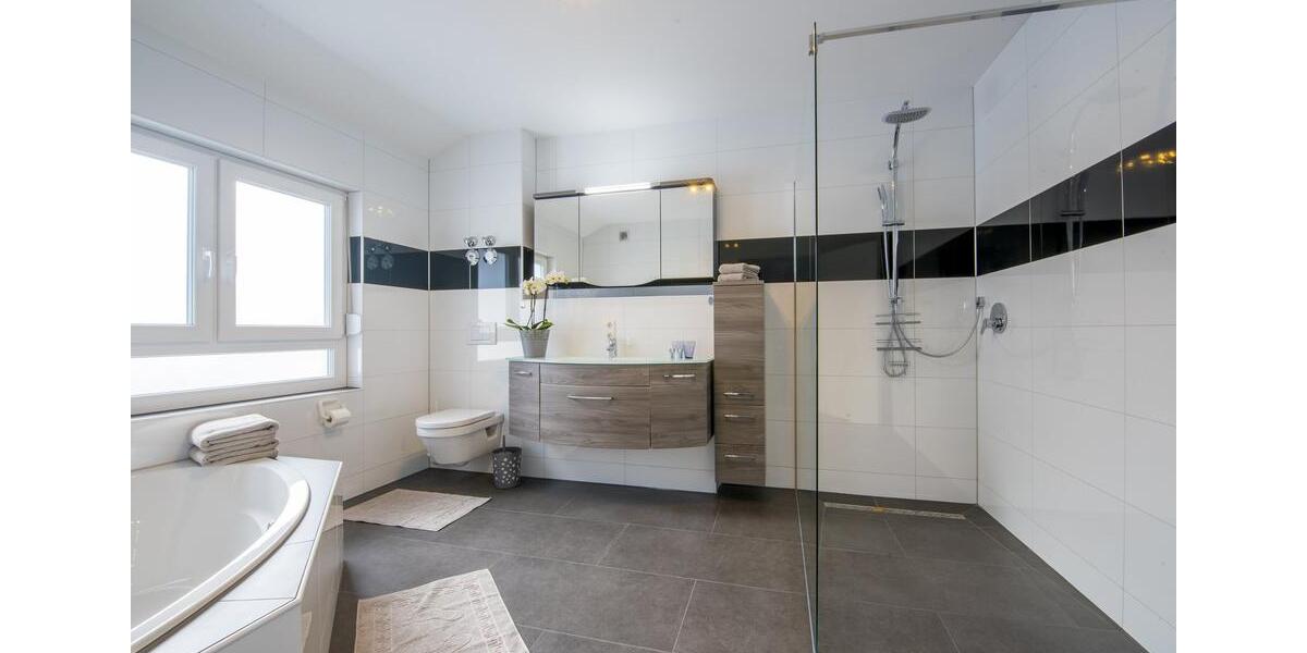 Dachgeschoßwohnung Baden-Baden Baden - 3 Zimmer, 140 m&sup2;, 2.600&euro; | Angebot:22138484