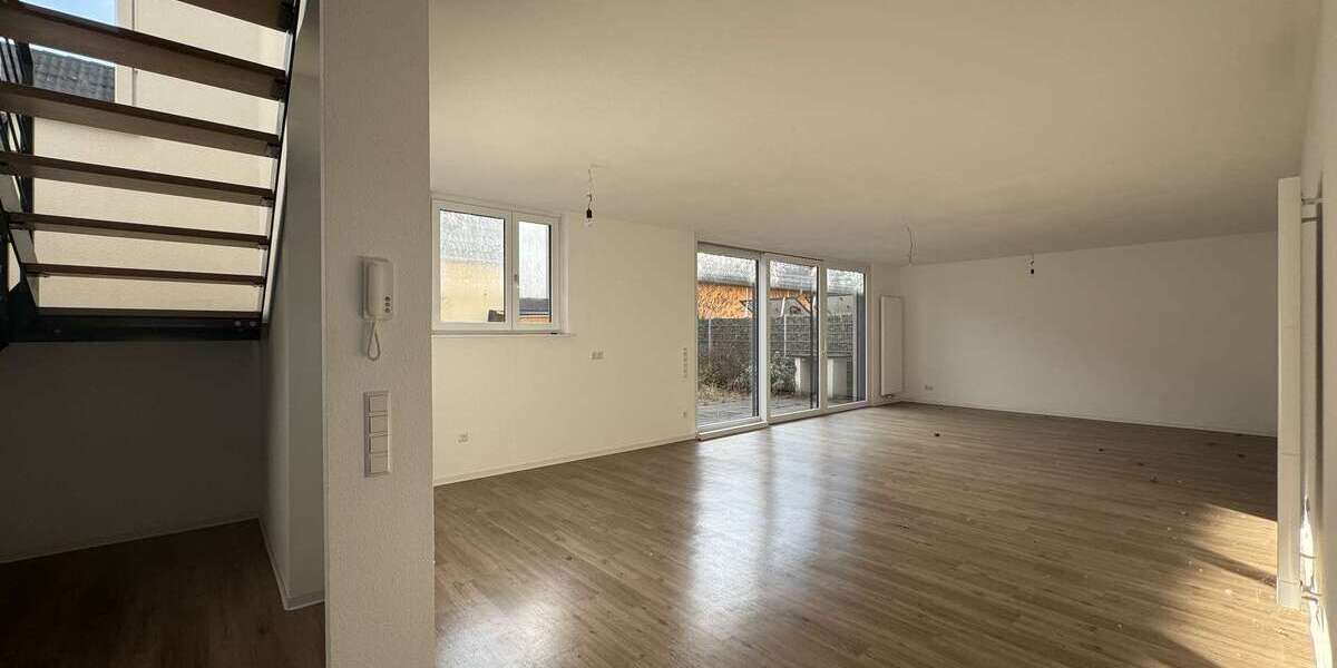 Modernes Reihenendhaus mit Wohn- und Gewerbeanteil + Garten, Garage & 3 Stellplätzen in Rheinstetten - Reihenendhaus Rheinstetten | Angebot:19845441