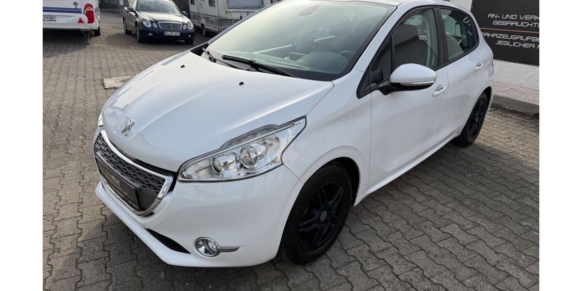 Peugeot 208 175.500 km 2.980 &euro; Gaggenau 76571