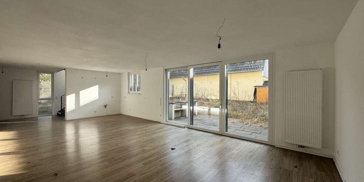 Modernes Reihenendhaus mit Wohn- und Gewerbeanteil + Garten, Garage & 3 Stellplätzen in Rheinstetten - Reihenendhaus Rheinstetten | Angebot:19845441