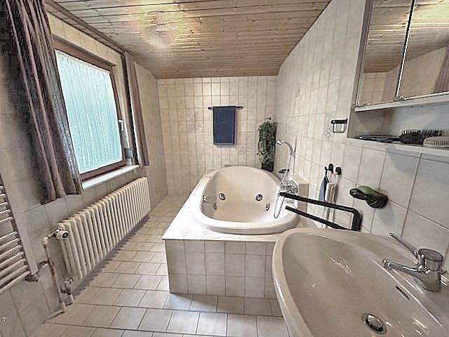 Einfamilienhaus Neuenbürg - 6 Zimmer, 161 m&sup2;, 395.000&euro; | Angebot:25877495