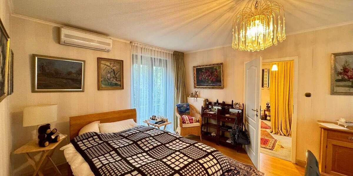 Einfamilienhaus Baden-Baden Innenstadt - 8 Zimmer, 200 m&sup2;, 675.000&euro; | Angebot:25674406