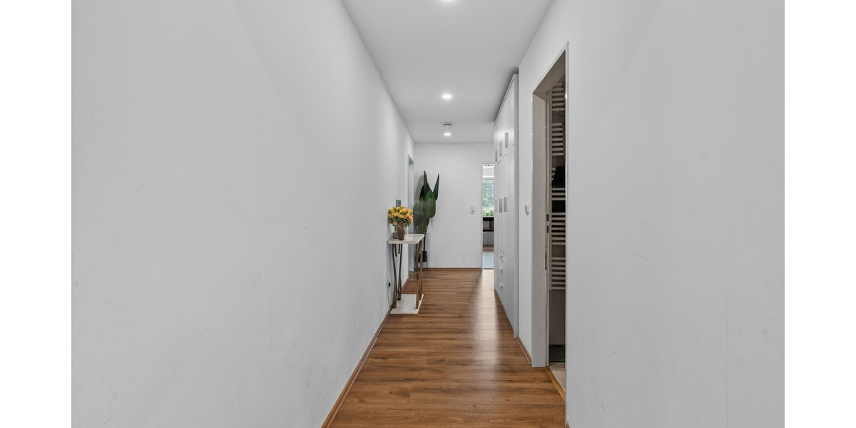 Schöne Aussichten: 4- Zimmer Wohnung mit großem Balkon, Stellplatz und EBK - Etagenwohnung Hügelsheim | Angebot:27306597