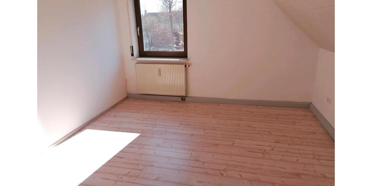 Dachgeschoßwohnung Rheinau - 3 Zimmer, 75 m&sup2;, 990&euro; | Angebot:25328107
