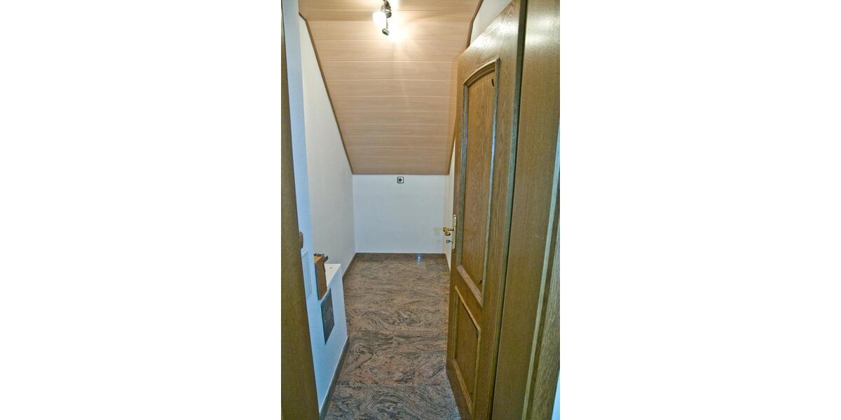 Dachgeschoßwohnung Straubenhardt - 2 Zimmer, 94 m&sup2;, 989&euro; | Angebot:25976196