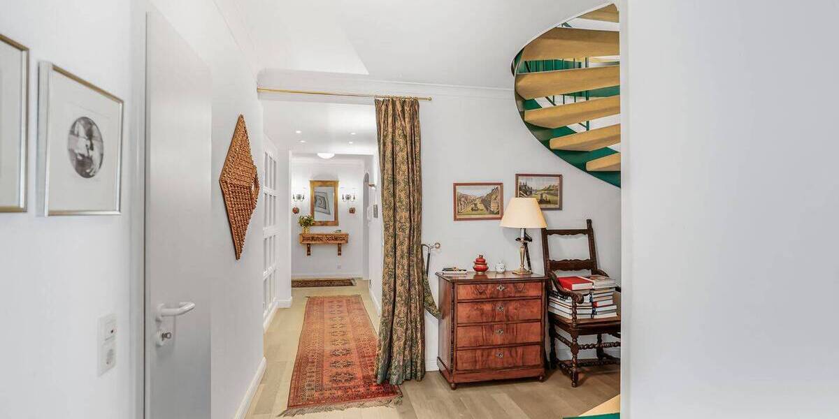 Etagenwohnung Baden-Baden Innenstadt - 6 Zimmer, 240 m&sup2;, 850.000&euro; | Angebot:25770029