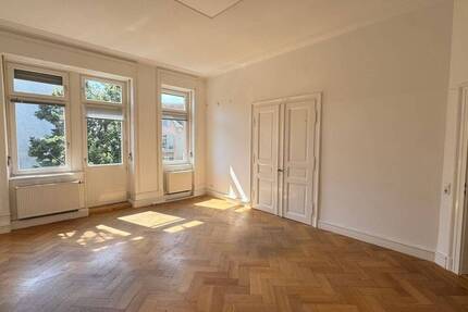 Gewerbeobjekt Baden-Baden Innenstadt - 8 Zimmer, 213 m&sup2;, 2.500&euro; | Angebot:25666700