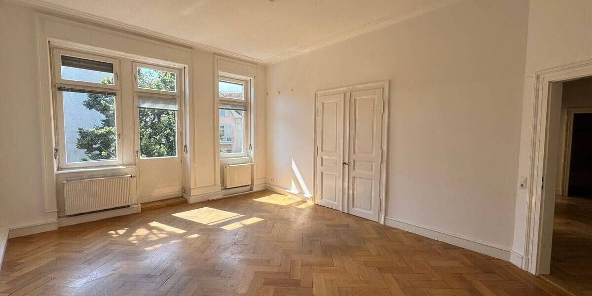 Gewerbeobjekt Baden-Baden Innenstadt - 8 Zimmer, 213 m&sup2;, 2.500&euro; | Angebot:25666700