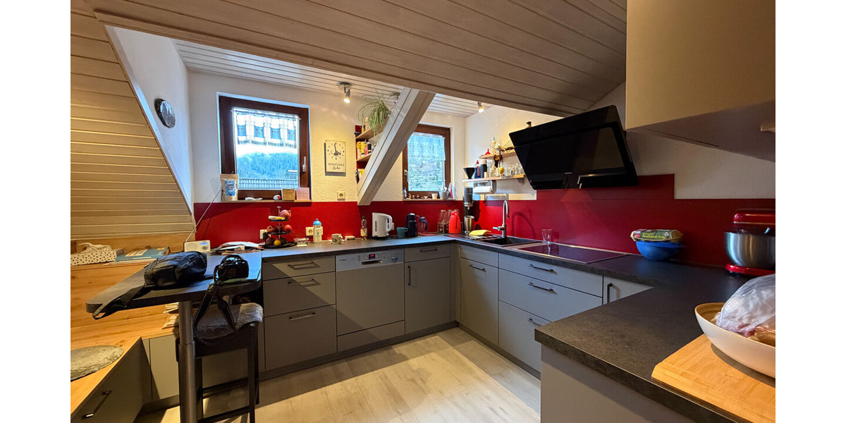 Ruhige 3-Zimmer-Dachgeschosswohnung mit Balkon & Carport – Kapitalanlage mit Potenzial - Dachgeschoßwohnung Bad Wildbad Calmbach | Angebot:25782367