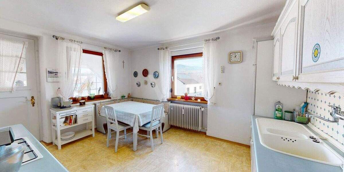 Mehrfamilienhaus, Wohnhaus Sasbach Ortsgebiet - 9 Zimmer, 180 m&sup2;, 420.000&euro; | Angebot:25729721