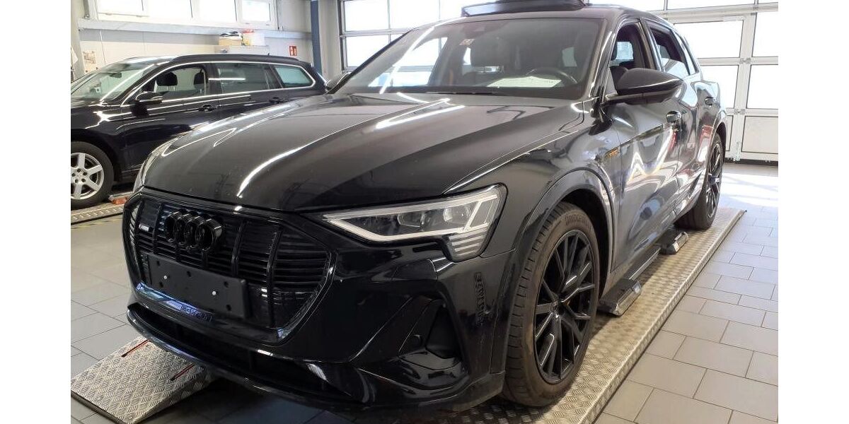 Audi e-tron 48.743 km 40.900 &euro; Ettlingen 76275