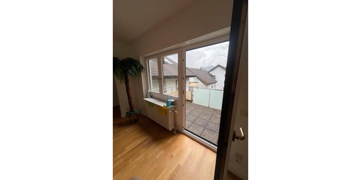 Dachgeschoßwohnung Baden-Baden Baden - 2.5 Zimmer, 70 m&sup2;, 1.300&euro; | Angebot:25760610