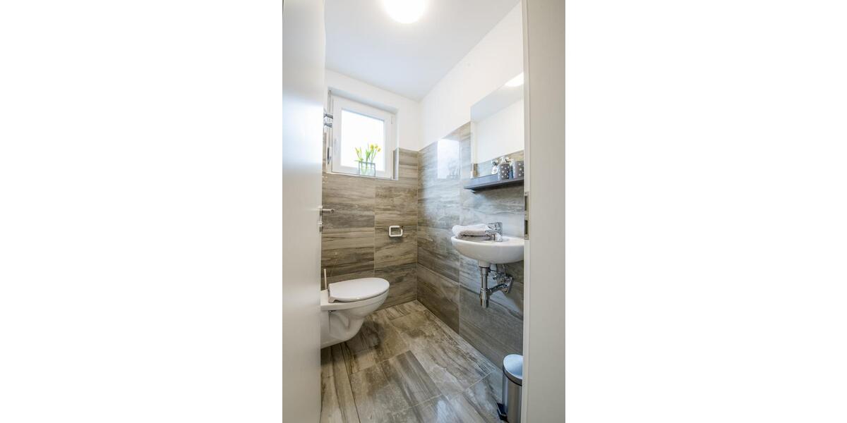 Dachgeschoßwohnung Baden-Baden Baden - 3 Zimmer, 140 m&sup2;, 2.600&euro; | Angebot:22138484