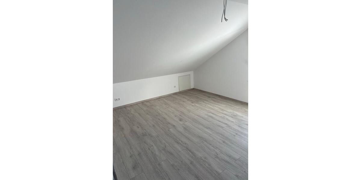 Dachgeschoßwohnung Rastatt - 3 Zimmer, 70 m&sup2;, 880&euro; | Angebot:24756236