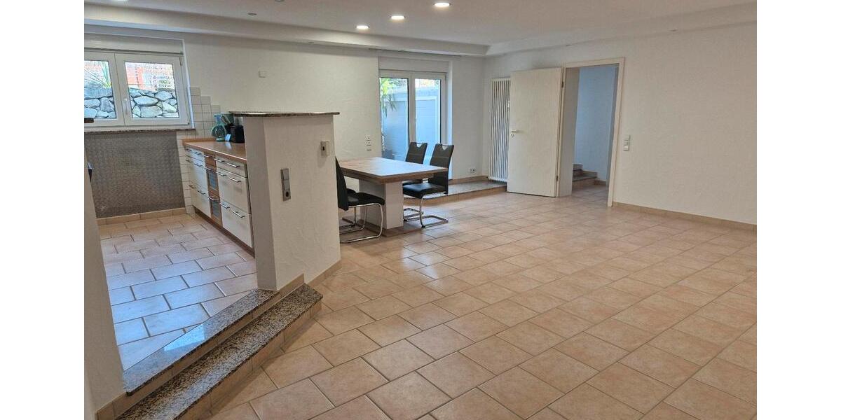 Etagenwohnung Berg (Pfalz) - 4 Zimmer, 120 m&sup2;, 1.500&euro; | Angebot:25546922