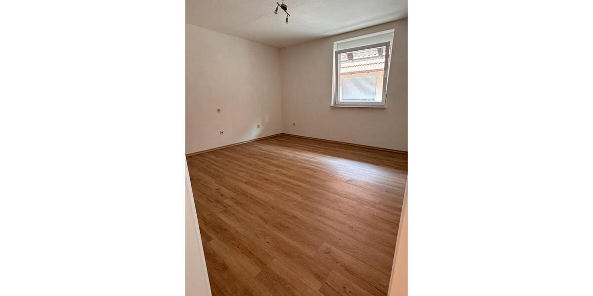 Etagenwohnung Baden-Baden Lichtental - 3 Zimmer, 101 m&sup2;, 1.050&euro; | Angebot:25965687