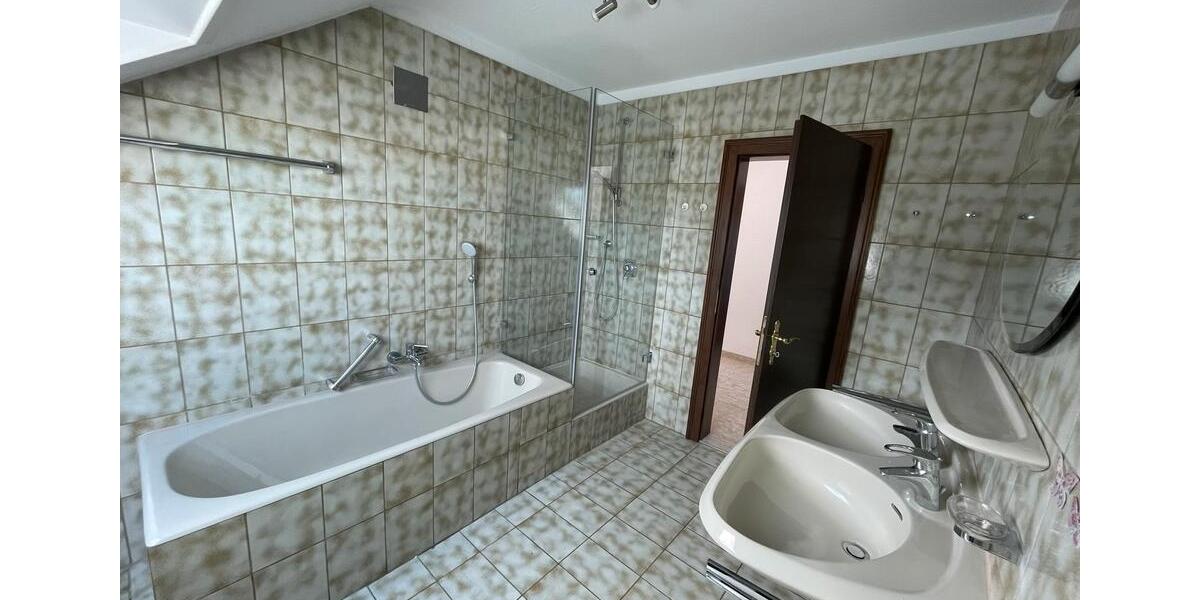 Dachgeschoßwohnung Malsch - 4 Zimmer, 100 m&sup2;, 1.200&euro; | Angebot:25614652