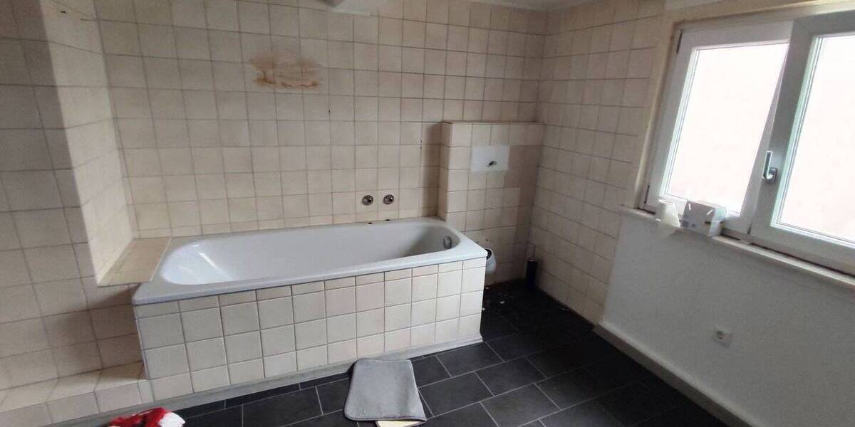 Mehrfamilienhaus, Wohnhaus Gernsbach Hilpertsau - 7 Zimmer, 156 m&sup2;, 179.000&euro; | Angebot:25748643