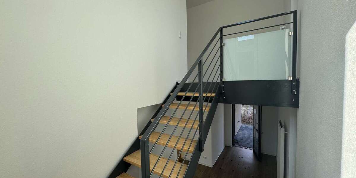 Modernes Reihenendhaus mit Wohn- und Gewerbeanteil + Garten, Garage & 3 Stellplätzen in Rheinstetten - Wohn- & Geschäftshaus Rheinstetten | Angebot:20367494