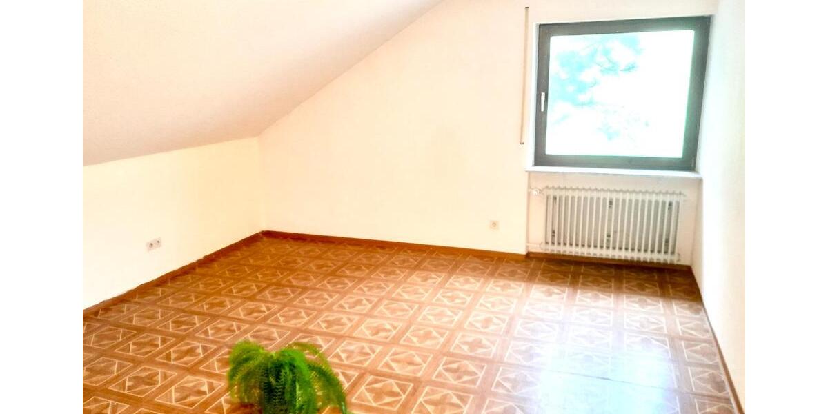 Dachgeschoßwohnung Oberkirch - 3 Zimmer, 91 m&sup2;, 683&euro; | Angebot:25930093