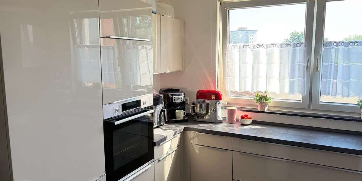 Moderne 4-Zimmer-Wohnung mit 2 Balkonen – ideal für Mitarbeitende des Mercedes-Benz-Werks - Etagenwohnung Rastatt | Angebot:26985895