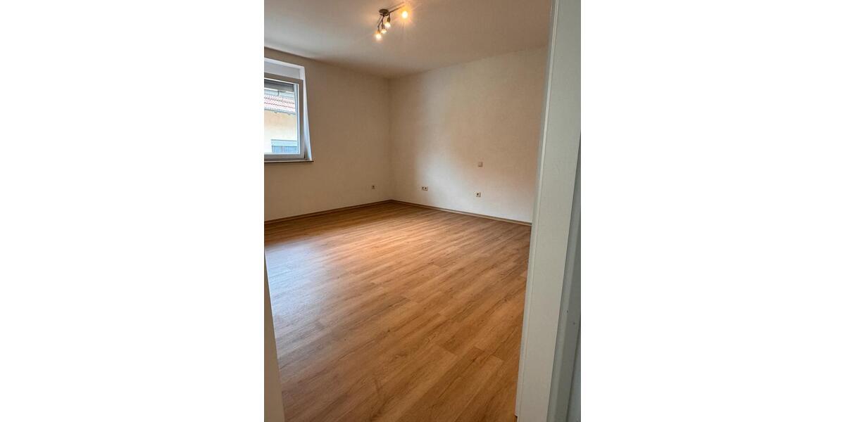 Etagenwohnung Baden-Baden Lichtental - 3 Zimmer, 101 m&sup2;, 1.050&euro; | Angebot:25965687