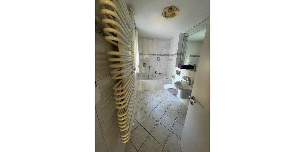 Etagenwohnung Baden-Baden Innenstadt - 3 Zimmer, 93 m&sup2;, 1.100&euro; | Angebot:25708257