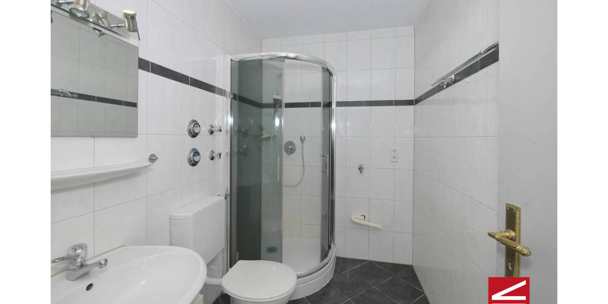 Etagenwohnung Baden-Baden Innenstadt - 4 Zimmer, 132 m&sup2;, 335.000&euro; | Angebot:25692846