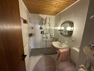 SEHR GEPFLEGT MIT BLICK INS GRÜNE - Etagenwohnung Waldbronn | Angebot:25893330