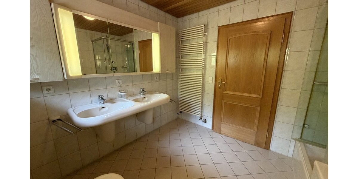 Viel Platz zum Wohnen – und clever Vermögen aufbauen - Zweifamilienhaus Höfen Höfen (Enz) | Angebot:27278662