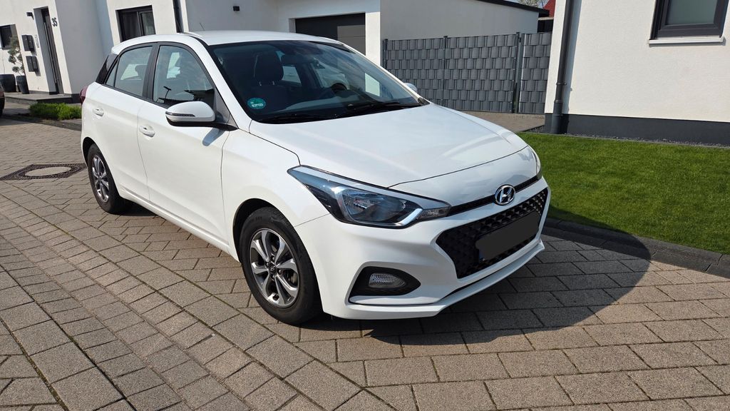 Hyundai i20 53.000 km 9.990 &euro; Ötigheim 76470