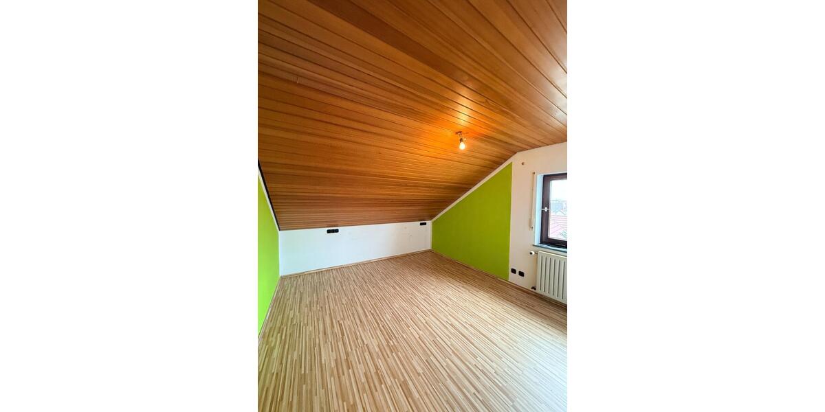 Dachgeschoßwohnung Renchen - 3 Zimmer, 63 m&sup2;, 628&euro; | Angebot:25860193