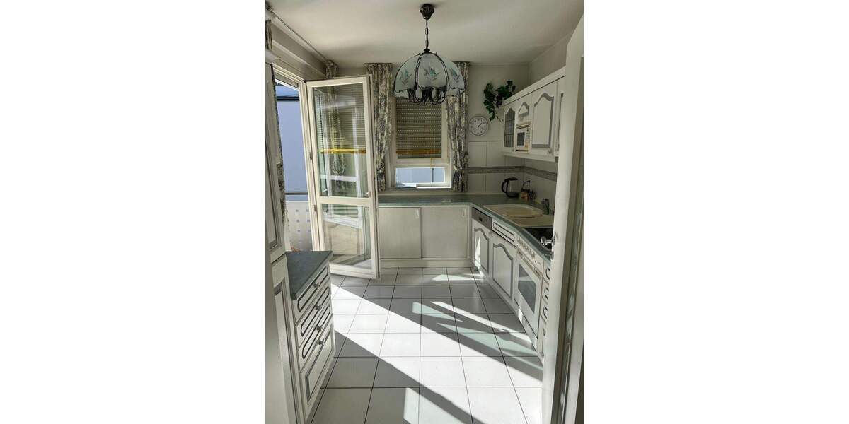 Etagenwohnung Baden-Baden Innenstadt - 3 Zimmer, 93 m&sup2;, 1.100&euro; | Angebot:25708257