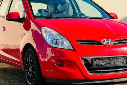 Hyundai i20 228.000 km 1.999 &euro; Au am Rhein 76474