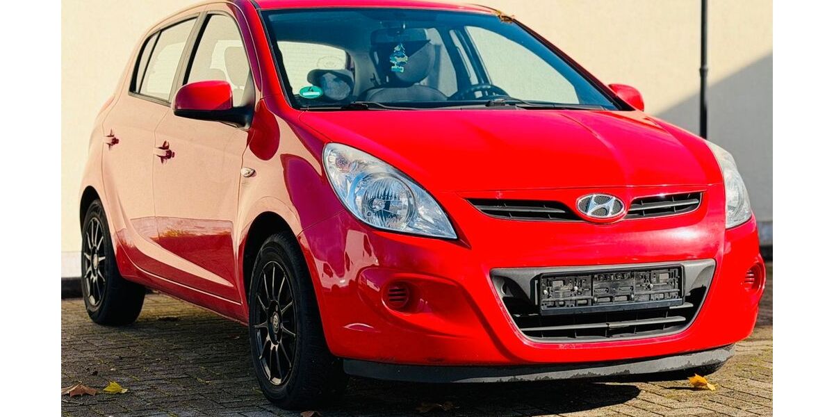 Hyundai i20 228.000 km 1.999 &euro; Au am Rhein 76474