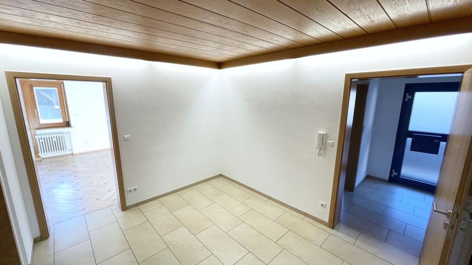 Hochparterre Höfen an der Enz - 5.5 Zimmer, 165 m&sup2;, 375.000&euro; | Angebot:24409933