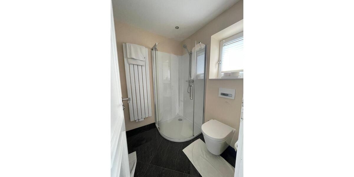 Einfamilienhaus Waldbronn - 8 Zimmer, 250 m&sup2;, 2.800&euro; | Angebot:25963883